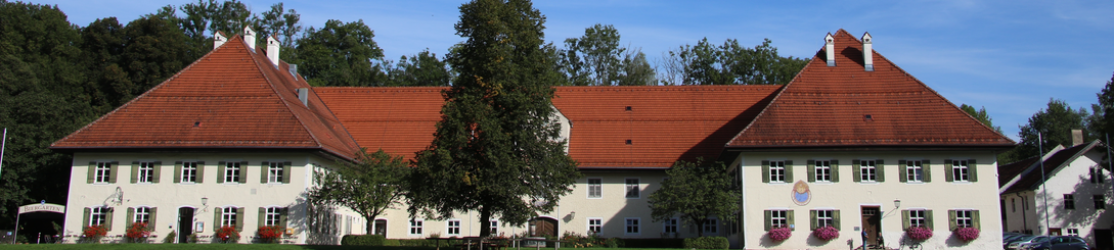 Hauptgebaeude Schwaiganger im Sommer