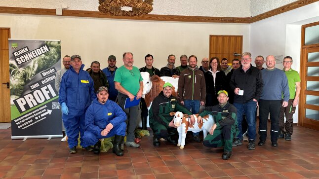 Die Teilnehmer des Kurses posieren für ein Gruppenfoto