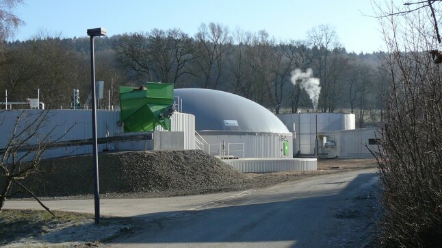 Die Biogasanlage des Staatsgutes Almesbach.