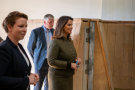 Ministerin Michaela Kaniber beim Rundgang in Schwaiganger